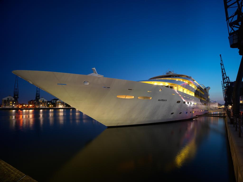 Sunborn London Yacht Hotel Exterior photo